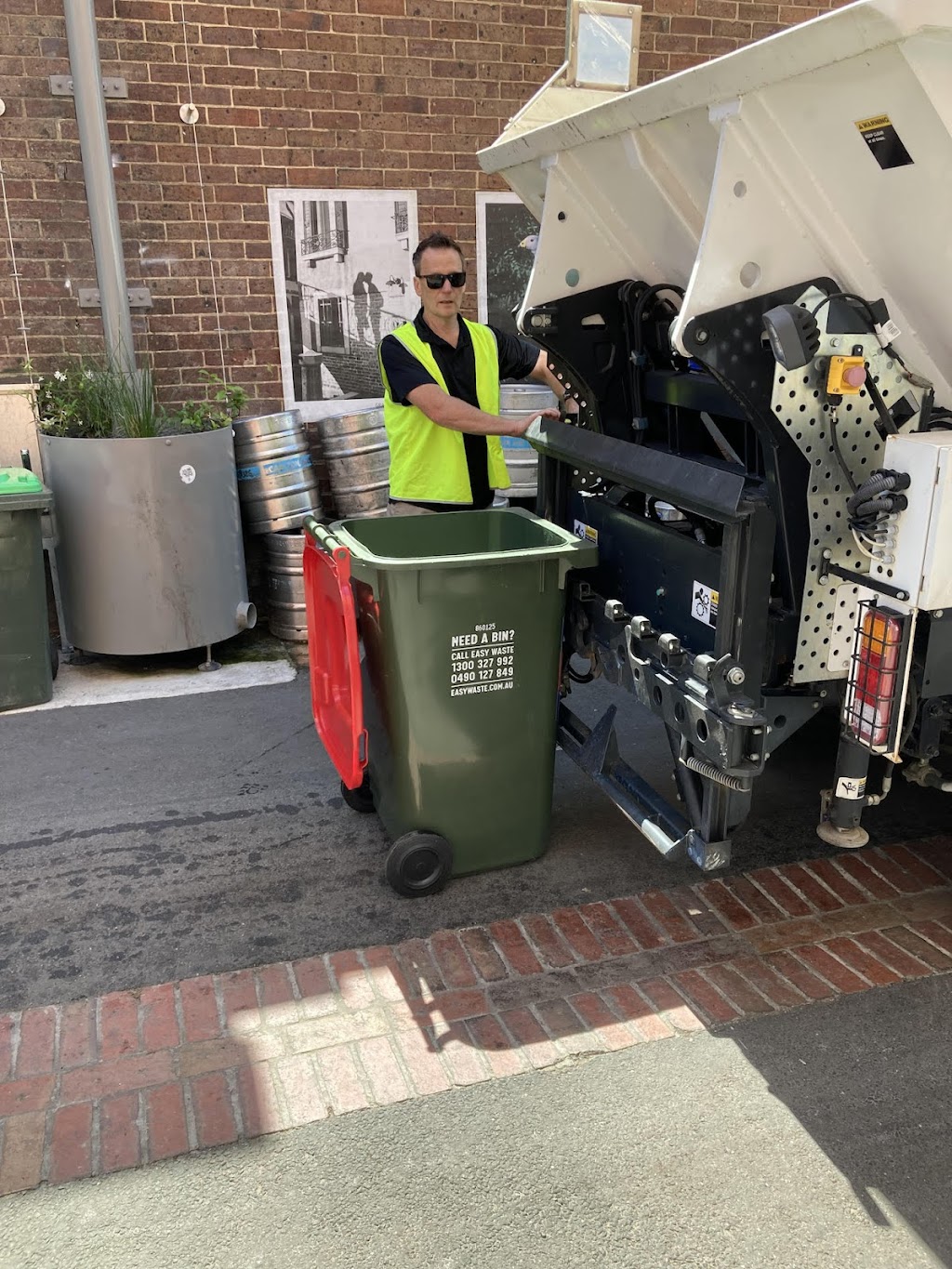 Easy Waste Geelong | 85/89 Buckley Grove, Moolap VIC 3224, Australia | Phone: 1300 327 992