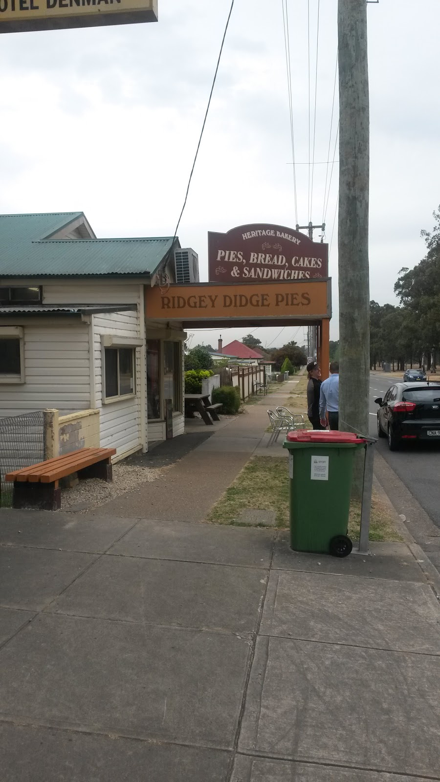 Ridgey Didge Pies | 139 Cessnock Rd, Abermain NSW 2326, Australia | Phone: (02) 4930 8745