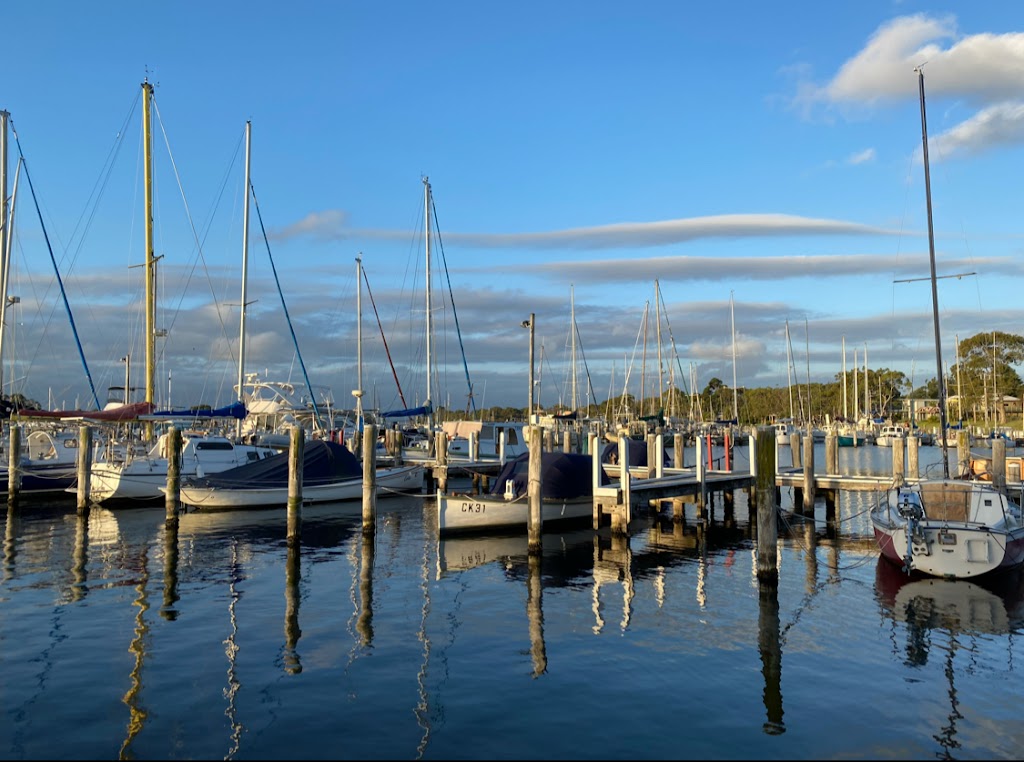 Absolute Waterfront on Raymond Island | 70 Eighth Ave, Raymond Island VIC 3880, Australia | Phone: 0438 200 052