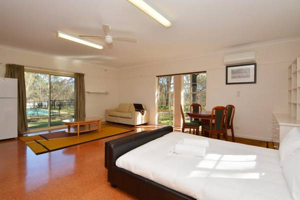 Abelia House | lodging | 745 Lovedale Rd, Lovedale NSW 2320, Australia | 0288402852 OR +61 2 8840 2852