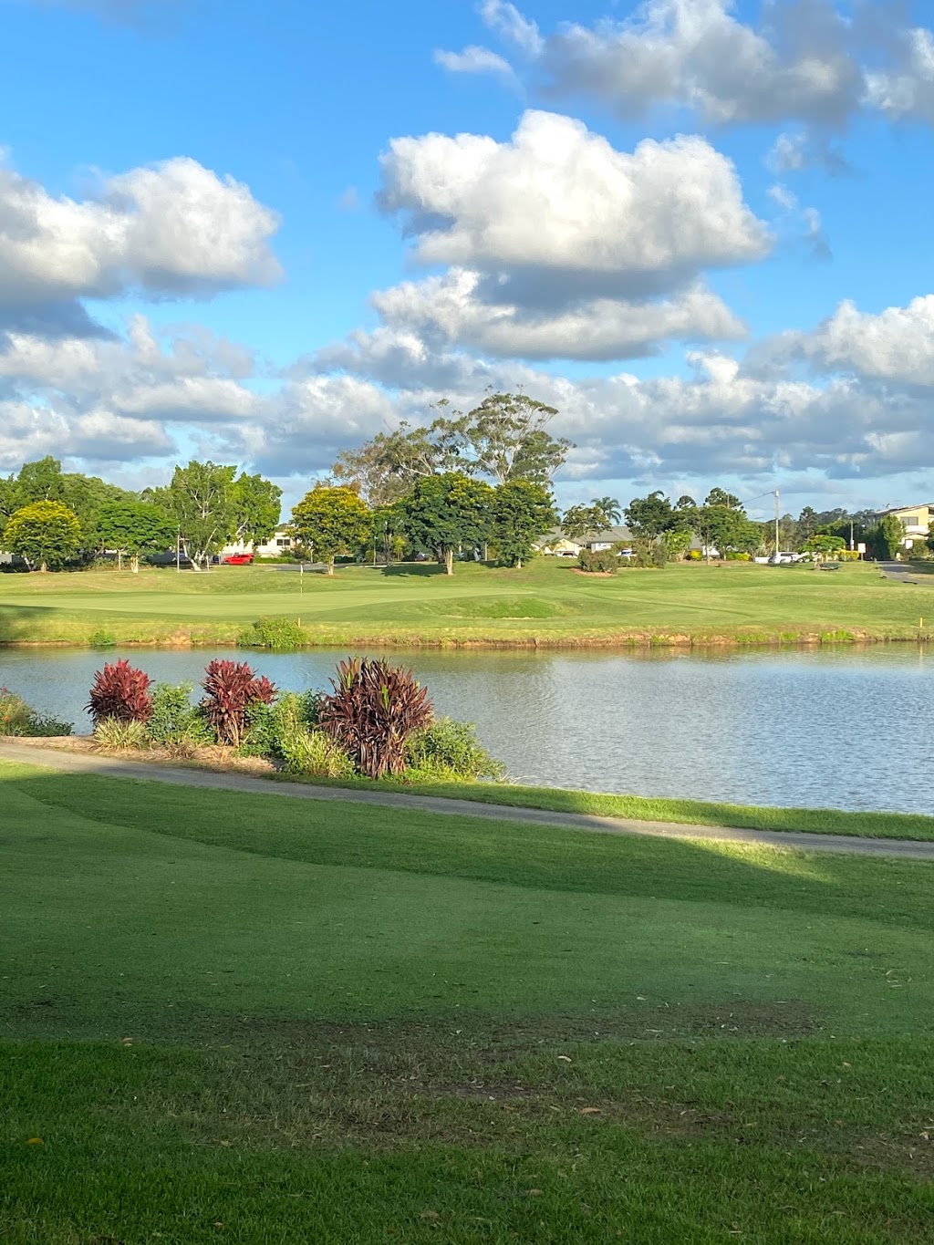 Windaroo Lakes Golf Club | Anna Louise Terrace, Windaroo QLD 4207, Australia | Phone: (07) 3804 0655