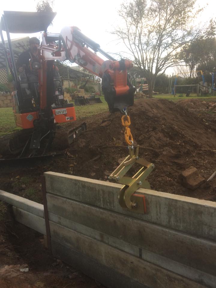 Scotts Equipment Hire - mini excavator hire | general contractor | 1 Sheridan Ct, Mount Barker SA 5251, Australia | 0427391982 OR +61 427 391 982