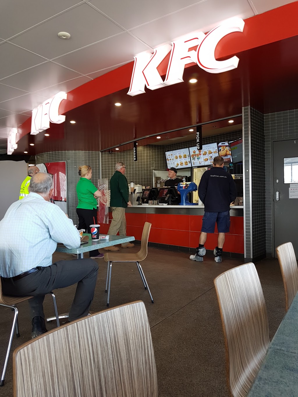 KFC Ballan Service Centre | meal takeaway | 6498 Western Freeway, 1 Bences Ln, Ballan VIC 3342, Australia | 0353681222 OR +61 3 5368 1222