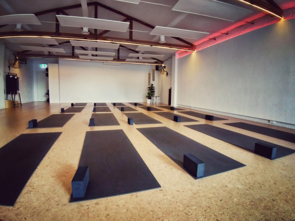 Radiant Sol Yoga | gym | 418 Bay St, Port Melbourne VIC 3207, Australia | 0390880775 OR +61 3 9088 0775