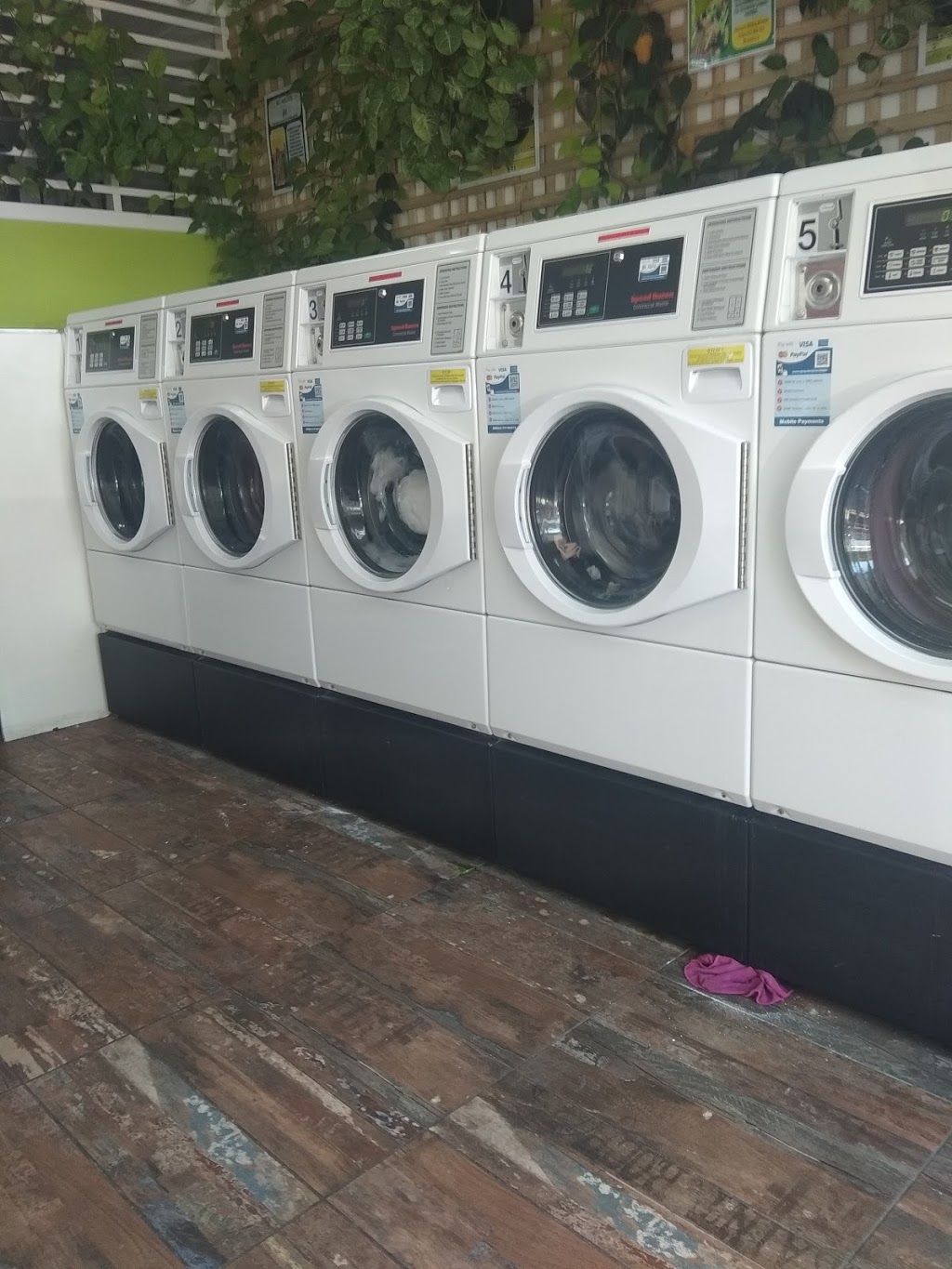 WaterSpirit Laundromat | laundry | Stones Corner, 302 Logan Rd, Greenslopes QLD 4120, Australia | 0731621046 OR +61 7 3162 1046