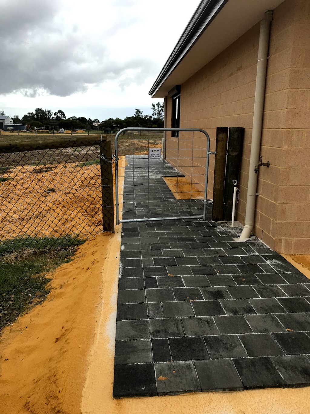 Dobbies bricklaying & paving | general contractor | 70 Kalyang Lp, Byford WA 6122, Australia | 0439650720 OR +61 439 650 720