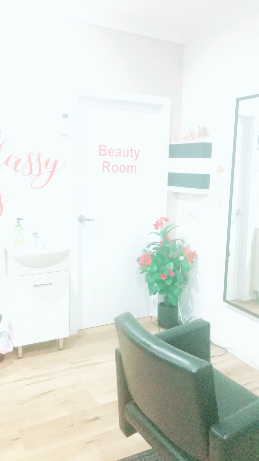 Nu Luk Beauty Salon | beauty salon | 59 Atlas Dr, Cranbourne West VIC 3977, Australia | 0448981918 OR +61 448 981 918