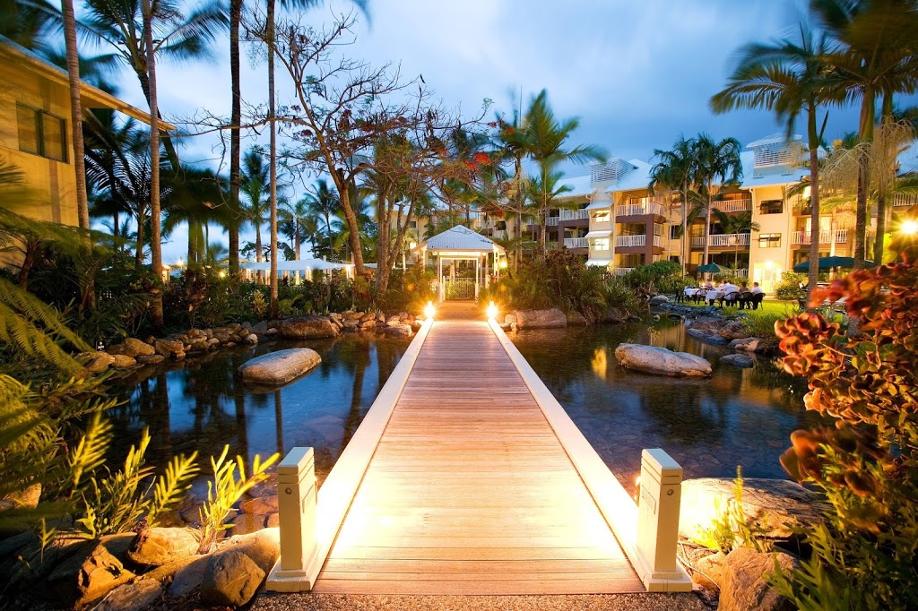 Coral Sands Beachfront Resort | Trinity Beach Rd & Moore St, Trinity Beach QLD 4879, Australia | Phone: (07) 4057 8800