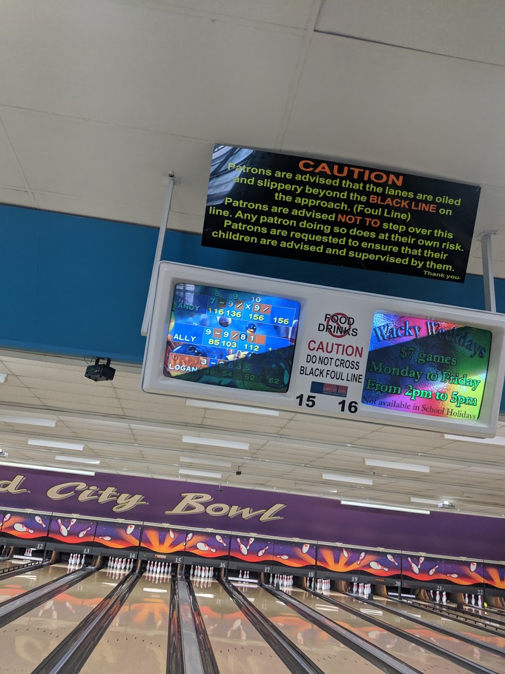 Gosford City Bowl | bowling alley | 10 Brooks Ave, Wyoming NSW 2250, Australia | 0243283133 OR +61 2 4328 3133