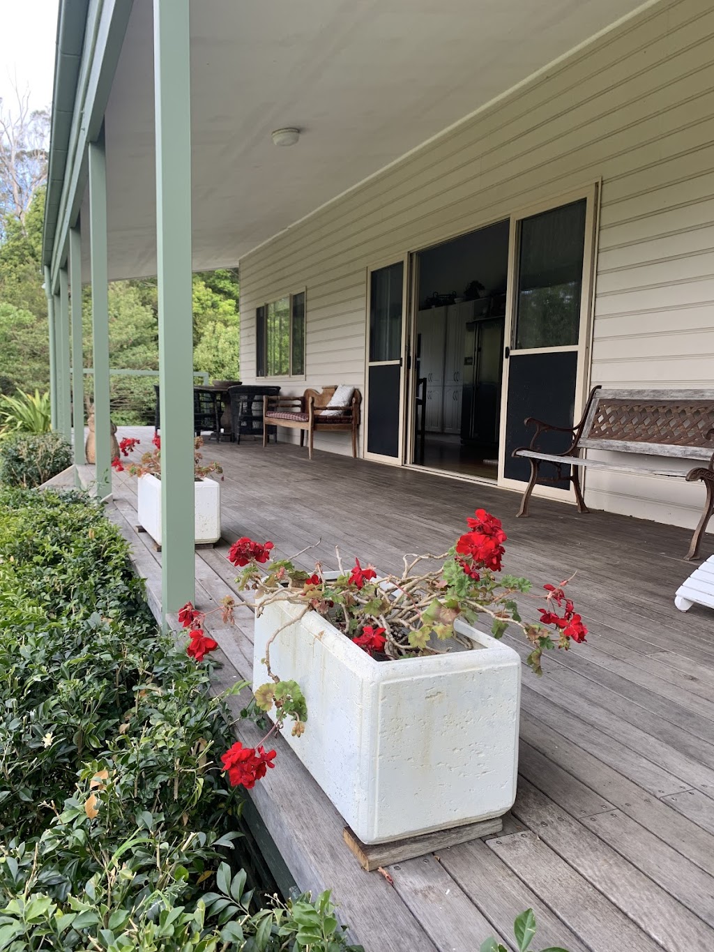 Grandma’s Cottage | 240 Wattamolla Rd, Woodhill NSW 2535, Australia | Phone: 0431 555 577