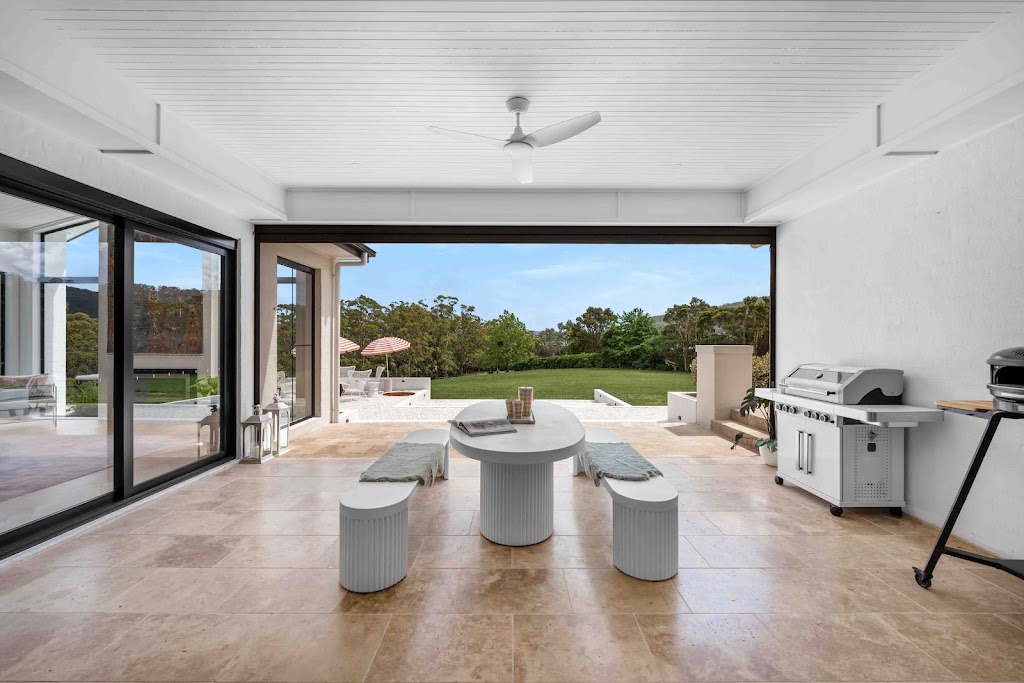 Burrugin Lodge | Cedar View Rd, Beaumont NSW 2577, Australia | Phone: (02) 4415 9539