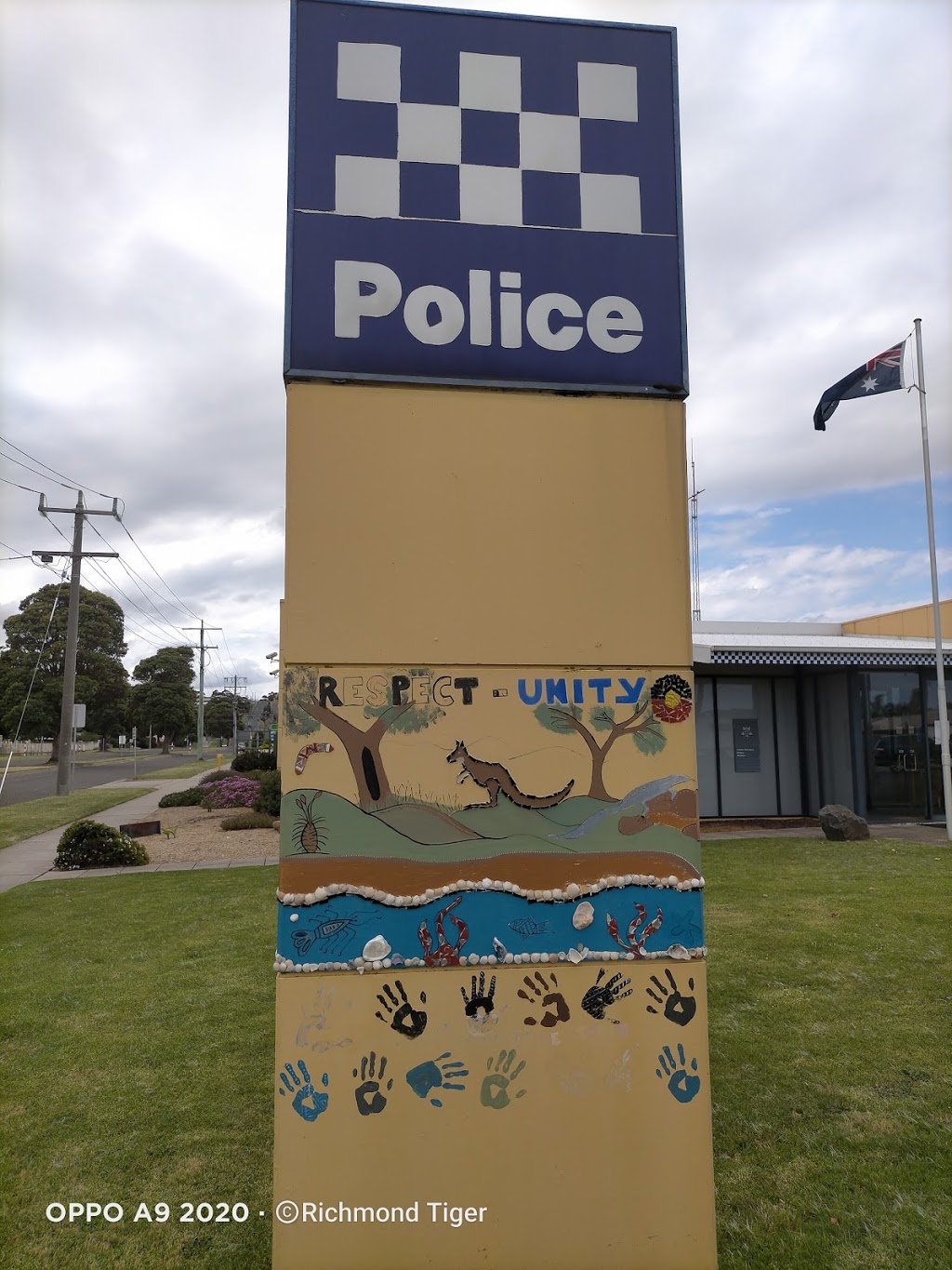 Lakes Entrance Police Station | police | 1 Roadknight St, Lakes Entrance VIC 3909, Australia | 0351551206 OR +61 3 5155 1206