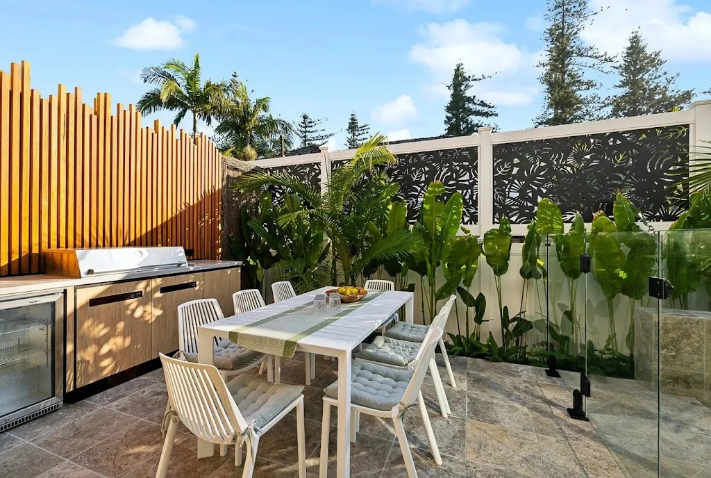 Local Botanist | 10 Haslewood Ct, Mermaid Waters QLD 4218, Australia | Phone: 0422 597 822