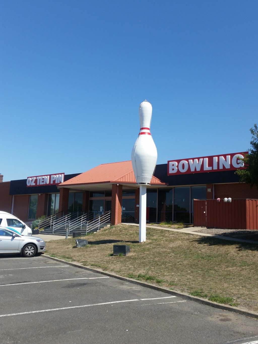 Oz Tenpin Geelong Bowling | bowling alley | 49 Reynolds Rd, Belmont VIC 3216, Australia | 0352412200 OR +61 3 5241 2200