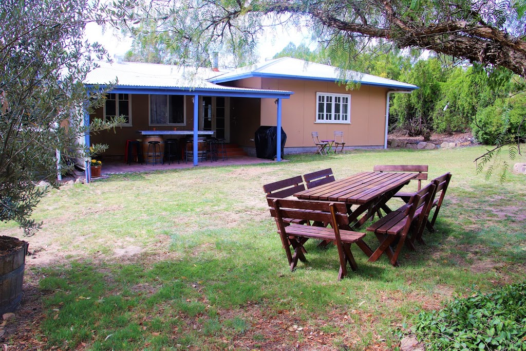 James Farmhouse and Rose Cottage | 2635 Eukey Rd, Ballandean QLD 4382, Australia | Phone: 0412 889 678
