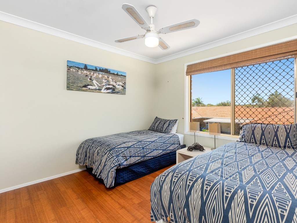 Pottsville Beach Hook, Wine & Sinker Holiday House | 2/81 Andrew Ave, Pottsville Beach NSW 2489, Australia | Phone: 0407 750 220