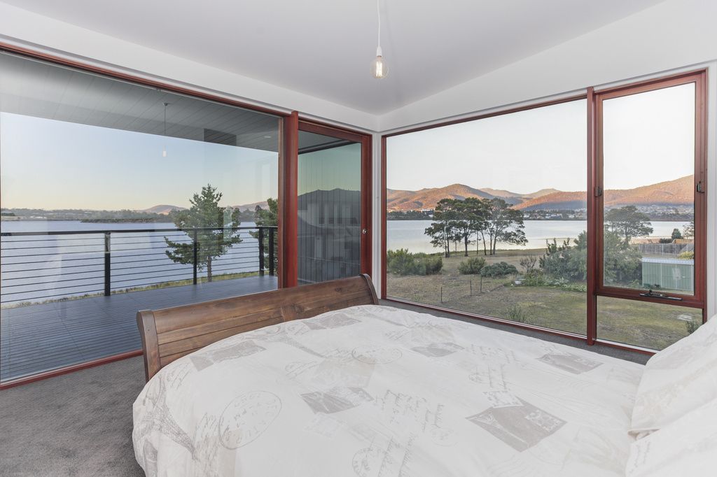 Hobart waterfront luxury accommodation holiday rental house stay | lodging | 22 Churinga Waters Old Beach, Hobart TAS 7017, Australia
