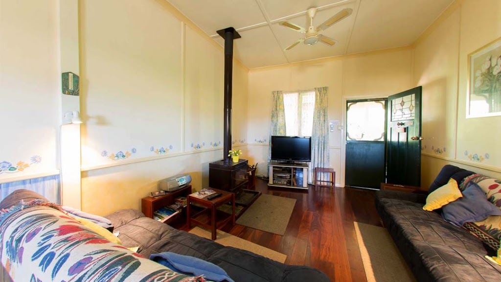 Boyup Brook Accommodation - Tulip Cottage | lodging | Treloar Street, Boyup Brook WA 6244, Australia | 0897651223 OR +61 8 9765 1223