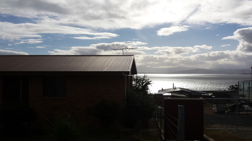 Sunsets Cottage | lodging | 2 Matthew Flinders Dr, Alonnah TAS 7150, Australia