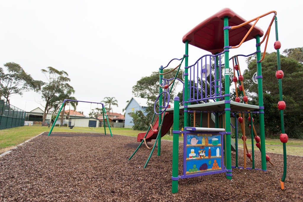 Bicentennial Park Playground | 44 Cowlishaw St, Redhead NSW 2290, Australia | Phone: (02) 4921 0333