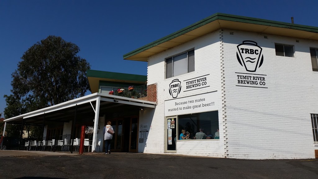 Tumut Visitor Centre | travel agency | 1 Adelong Rd, Tumut NSW 2720, Australia | 0269477025 OR +61 2 6947 7025