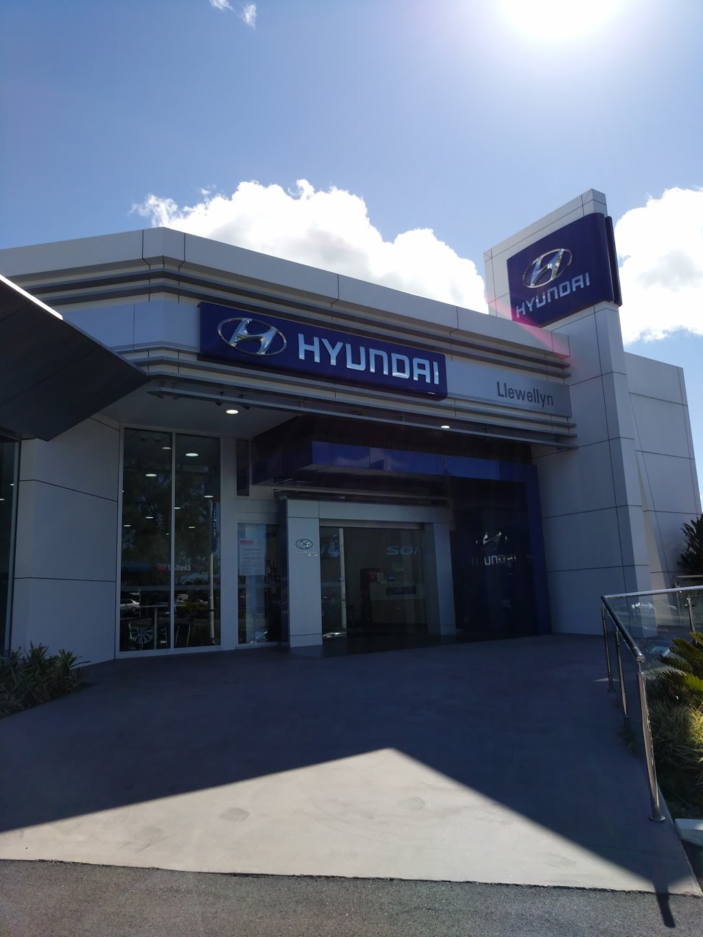Llewellyn Hyundai | car dealer | 4/246 Brisbane Rd, Booval QLD 4304, Australia | 0732822922 OR +61 7 3282 2922