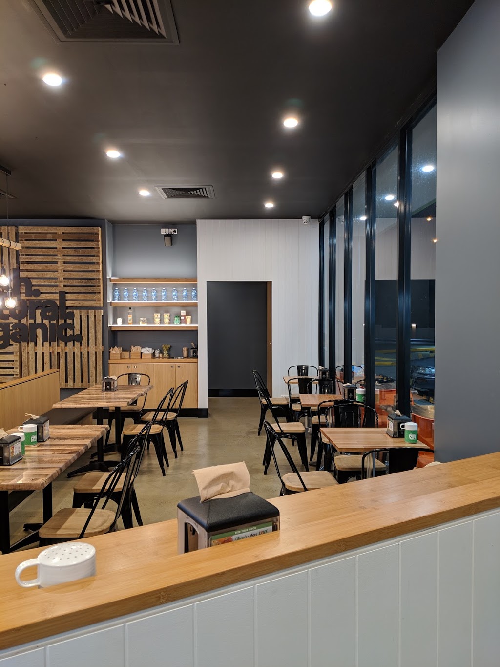 Olivers Real Food - Coffs Harbour Southbound | restaurant | Lot 3 Stadium Dr, Coffs Harbour NSW 2450, Australia | 0266759146 OR +61 2 6675 9146