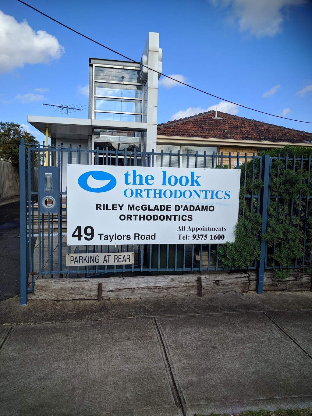 The Look Orthodontics - Keilor Downs | dentist | 49 Taylors Rd, Keilor Downs VIC 3038, Australia | 0393751600 OR +61 3 9375 1600