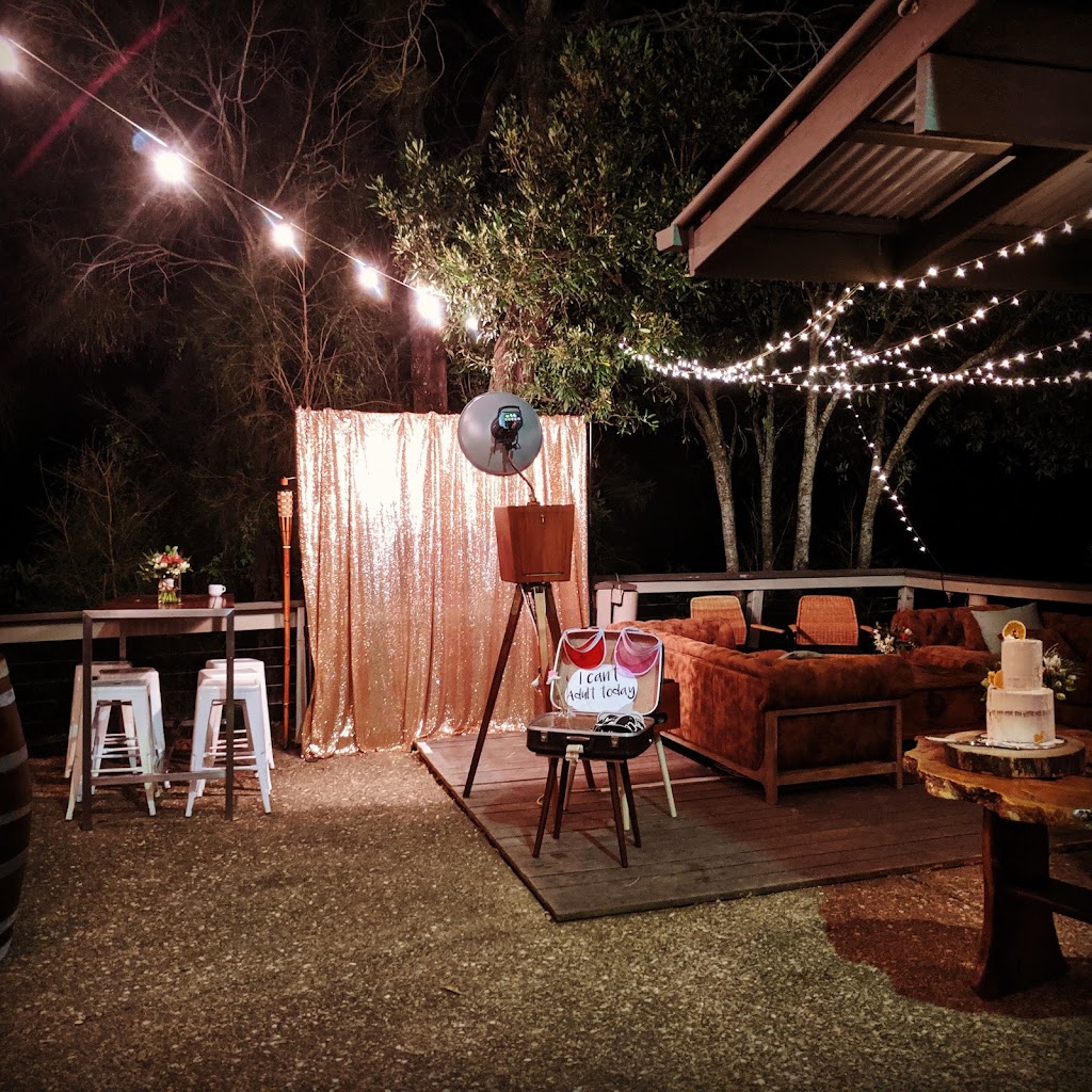iShoot Photobooth | 70 Amhurst St, Slade Point QLD 4740, Australia | Phone: 0404 447 125