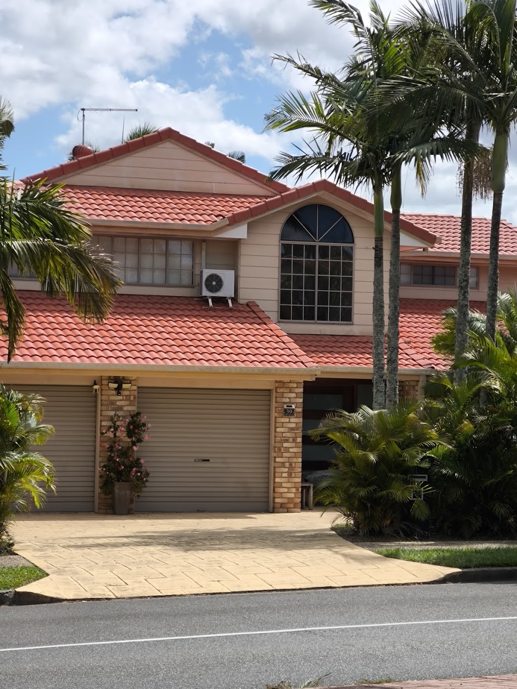 Honeysuckle Gardens | 8 Honeysuckle Way, Calamvale QLD 4116, Australia | Phone: (07) 3711 3442