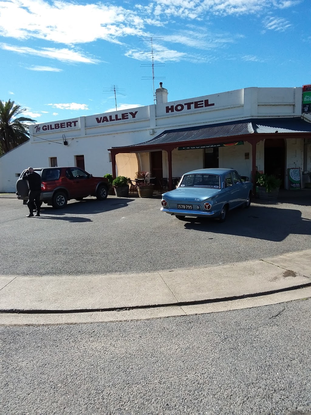 Gilbert Valley Hotel | lodging | 35 Burra Rd, Saddleworth SA 5413, Australia | 0888474030 OR +61 8 8847 4030