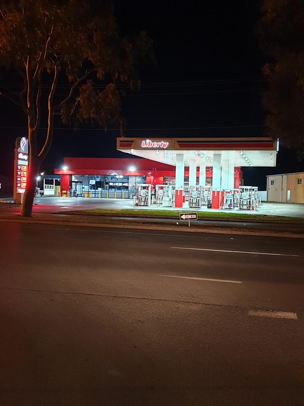 Liberty | gas station | 77 Benalla Rd, Shepparton VIC 3630, Australia | 0385303721 OR +61 3 8530 3721