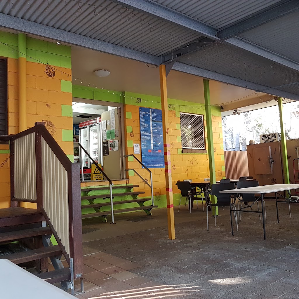 Curlew Cafe, Coochiemudlo | cafe | 22 Victoria Parade S, Coochiemudlo Island QLD 4184, Australia | 0732077207 OR +61 7 3207 7207