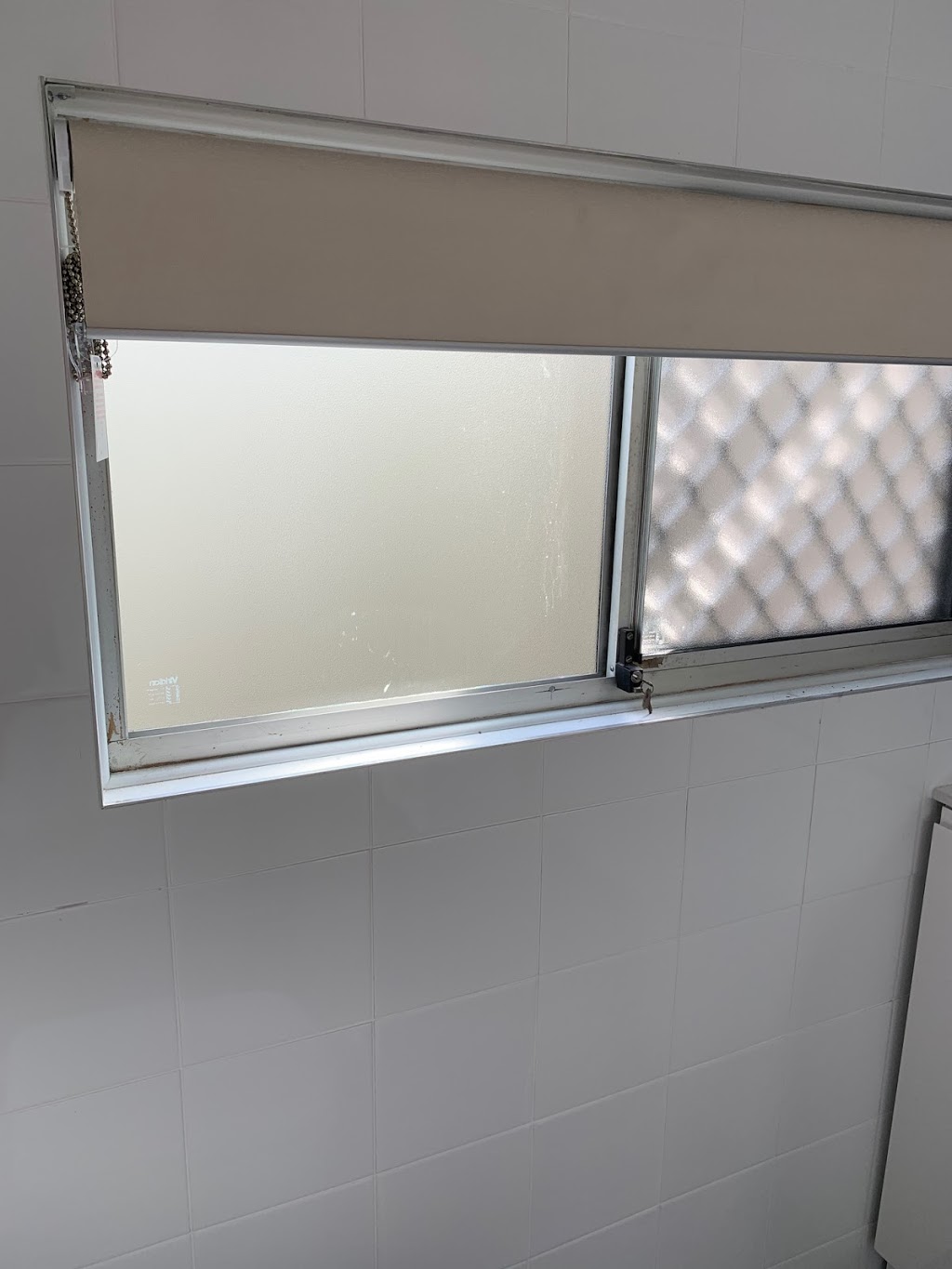 Replacer glass | 14 Katunga Cct, Ormeau QLD 4208, Australia | Phone: 0428 437 838