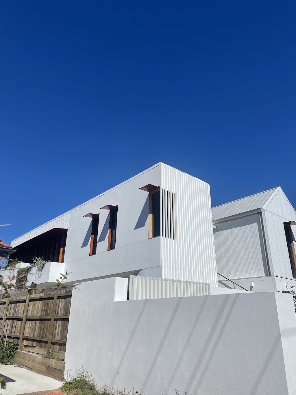 Professional Qld Painting & Decorating | 19 faculty cc, Meadowbrook QLD 4131, Australia | Phone: 0437 325 245