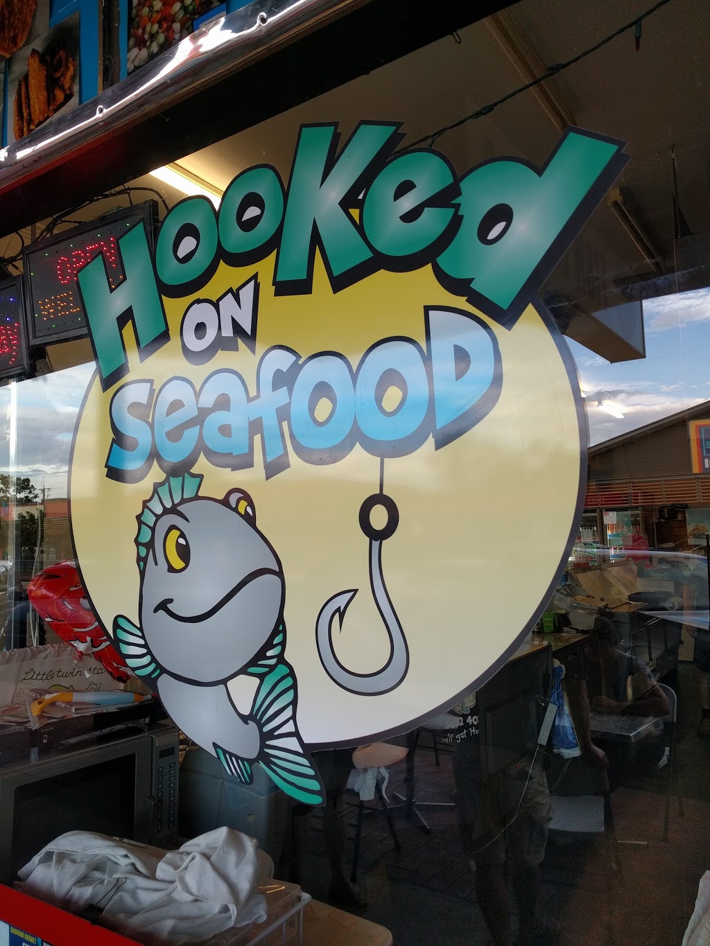 Hooked On Seafood | meal takeaway | 288 Campbell St, Swan Hill VIC 3585, Australia | 0350324007 OR +61 3 5032 4007