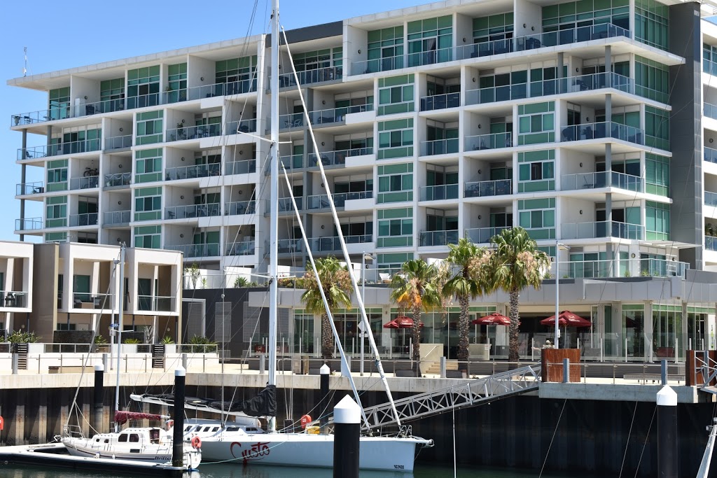 Breakwater Apartment | Spinnaker Apartments, 1-2 Tarni Ct, Port Adelaide SA 5015, Australia | Phone: 0425 766 650