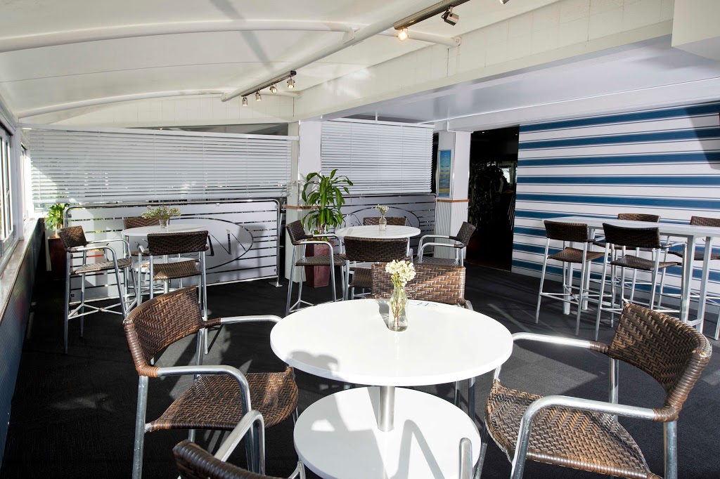 Mavericks on the Bay | dAlbora Marina, Teramby Rd, Nelson Bay NSW 2315, Australia | Phone: (02) 4984 1203