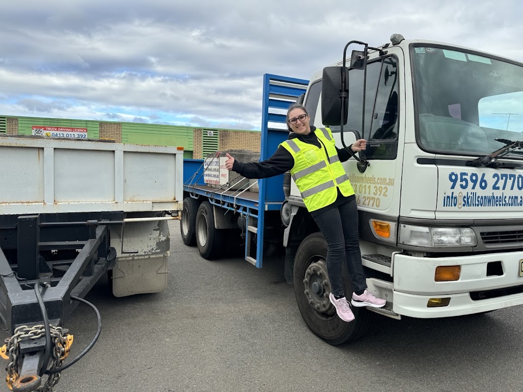 Truck Driving Licence | 11b/4 Louise Ave, Ingleburn NSW 2565, Australia | Phone: 0426 880 587