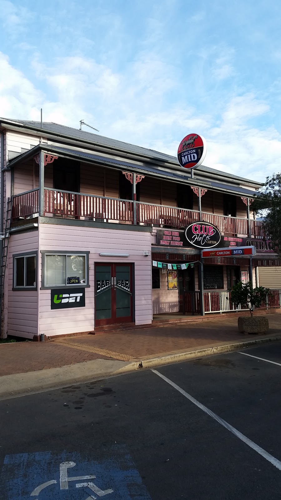 The Club Hotel | 71 King St, Clifton QLD 4361, Australia | Phone: (07) 4697 3336