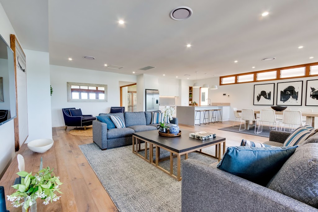 Sapphire Seas Beach House | 8 Beachfront Cl, Sapphire Beach NSW 2450, Australia | Phone: 0411 527 555