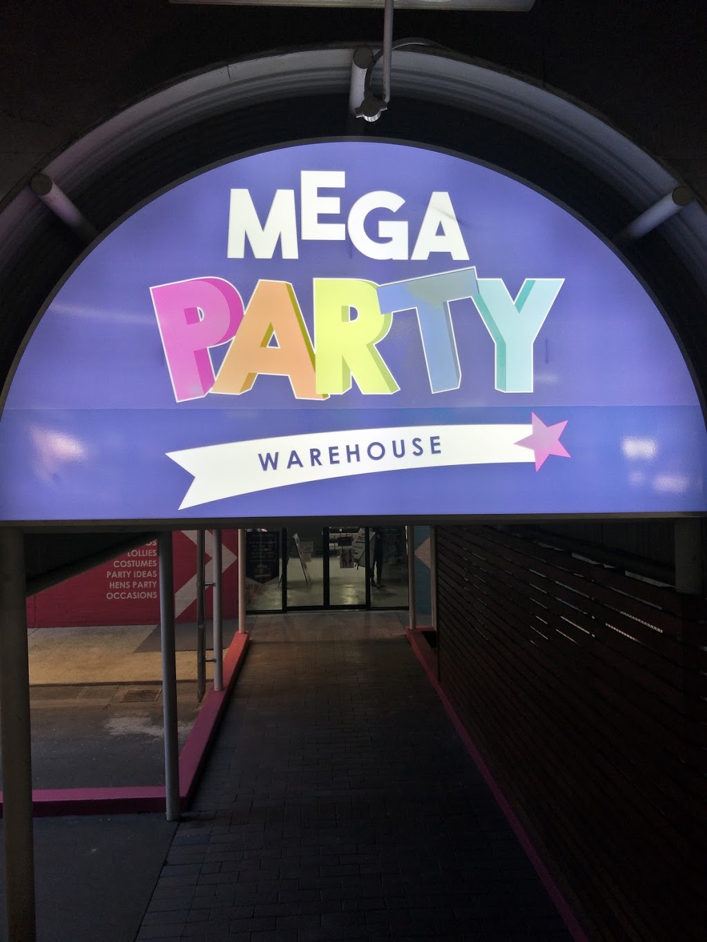 Mega Party Warehouse | home goods store | 200 Gilchrist Dr, Campbelltown NSW 2560, Australia | 0246270222 OR +61 2 4627 0222