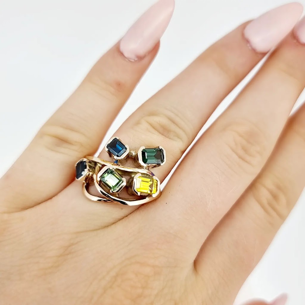 Sapphire Gem Cuts | 20 Keilambete Rd, Rubyvale QLD 4702, Australia | Phone: 0480 398 603