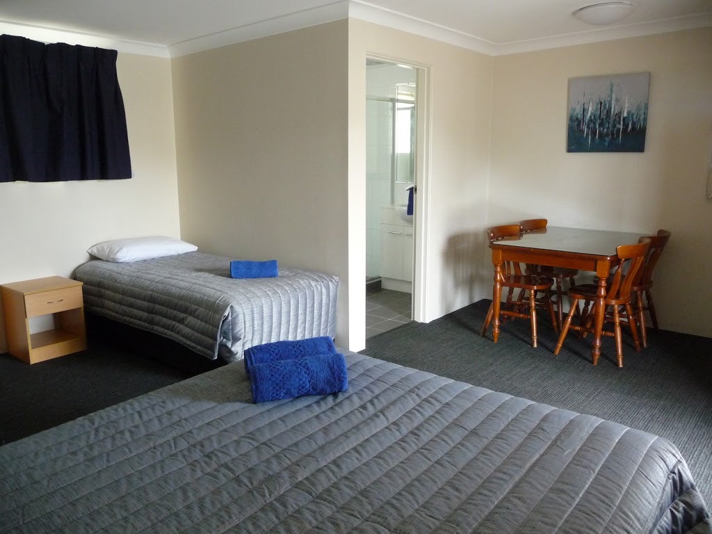 Moura Motel | lodging | 65-73 Dawson Hwy, Moura QLD 4718, Australia | 0749971588 OR +61 7 4997 1588