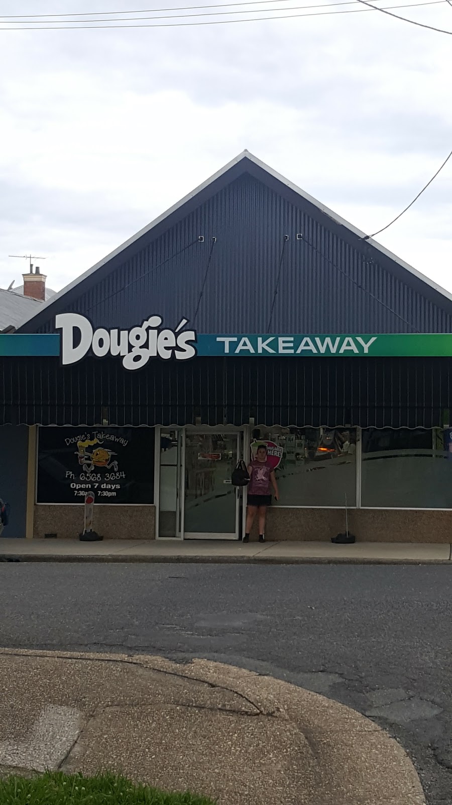 Dougies Takeaway | meal takeaway | 8 Princess St, Macksville NSW 2447, Australia | 0265683684 OR +61 2 6568 3684