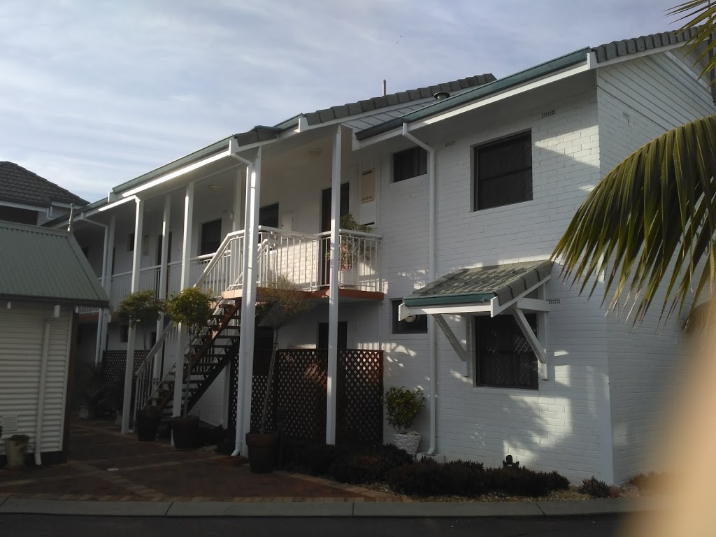 Dolphin Lodge | lodging | 32 Adelaide Cres, Middleton Beach WA 6330, Australia | 0898416600 OR +61 8 9841 6600