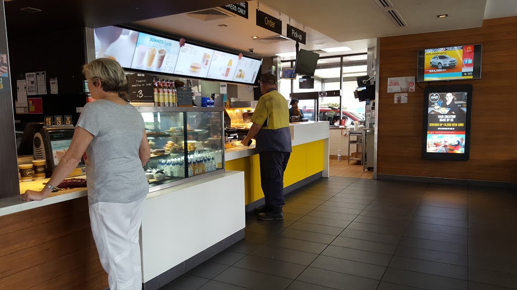 McDonalds Kenmore | meal takeaway | Kenmore Tavern Plaza, 841 Moggill Rd, Kenmore QLD 4069, Australia | 0738782833 OR +61 7 3878 2833