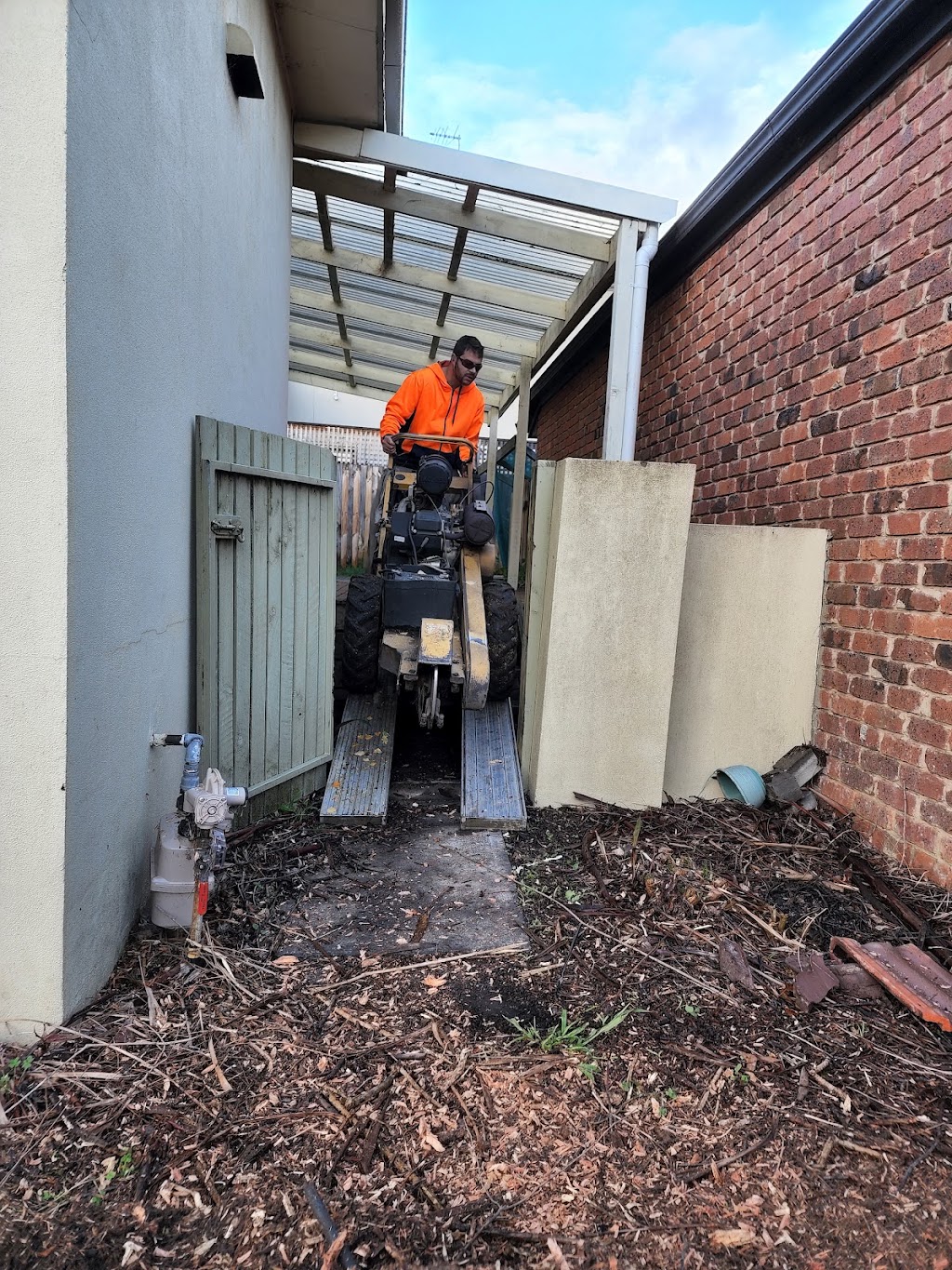 Removastump | 3 Harnett St, Boronia VIC 3155, Australia | Phone: 0425 736 571