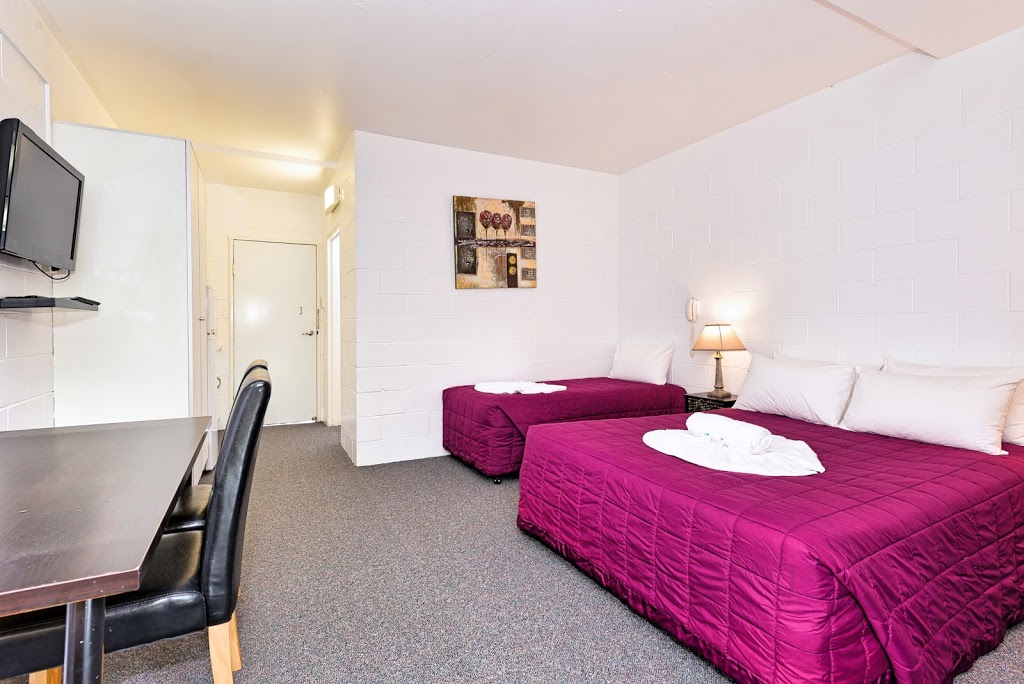 Aaron Motel | lodging | 6 Scenery St, Gladstone Central QLD 4680, Australia | 0749721411 OR +61 7 4972 1411