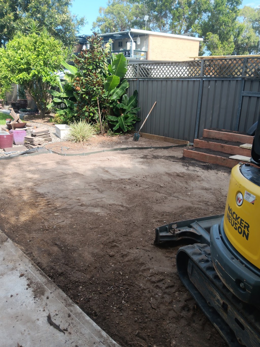 B & J Excavations PTY LTD | 4 Villa Cl, Budgewoi NSW 2262, Australia | Phone: 0435 794 374